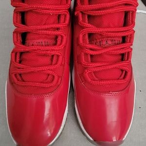 Sz 11 Jordan 11's